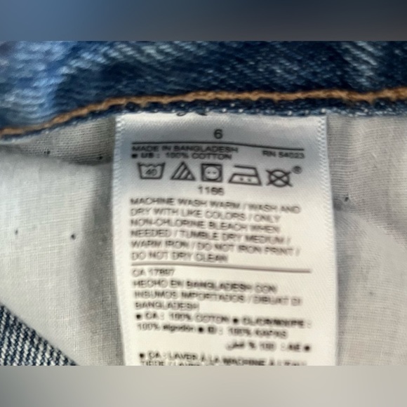 Cutoffs Shorts Long Denim Old Navy High Waist Distressed Raw Hem 3” Length SZ: 6 - Picture 4 of 7